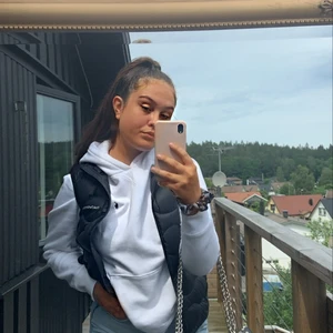 Peak performance väst - Använd en gång för samarabetet nyskick st:170 som en S/M ny pris:1200kr 