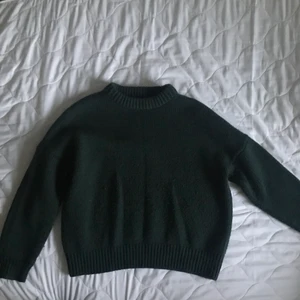 Stickad tröja strl S - Grön stickad tröja från Carlings i storlek S. Super mysig! 