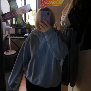 Hoodie  - Ljusblå superskön hoodie från lager 157. Använder inte den så mycket längre och säljer den därför vidare! 💙💙 Finns även tillhörande byxor som man kan få köpa till för 50kr!