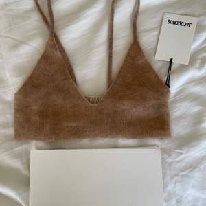 Jacquemus bralette. Helt oanvänd. Kommer med lapparna kvar och kvitto. Storlek L men skulle säga mer S/M.