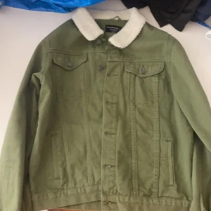 Jeans jacka med foder strl M - Jeans jacka från boohoo man som aldrig kommit till användning