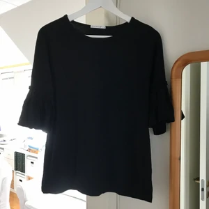 Classy svart topp - Endast använd 1 gång.