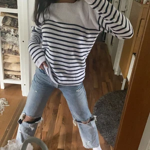 snygg randig stickat - så snygg randig stickat tröja 💕💕 passar storlek s och xs. helt ny aldrig använd  KÖP DIREKET FÖR 250kr INKLV FRAKT⚡️⚡️⚡️⚡️