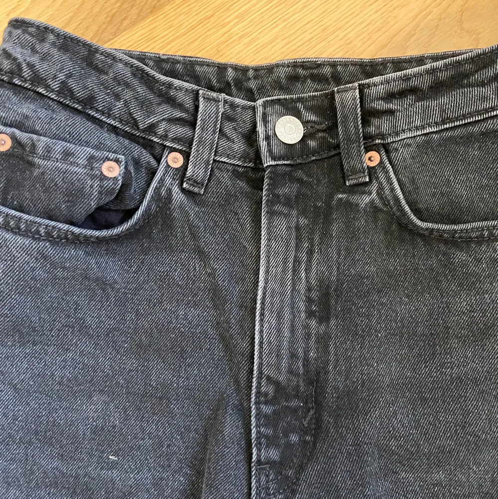 Jeans från weekday i modellen Rowe, köpare står för frakten. Jeans & Byxor.