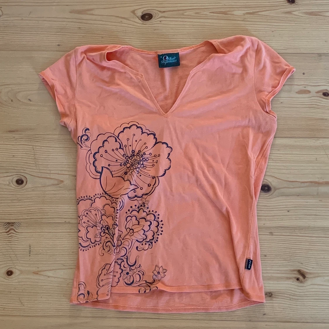 Söt v-ringad topp från Peak Preformance