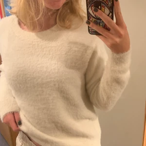 Stickad tröja - Jätte fin och mjuk stickad tröja från Hm. Garderob utränsning, kolla andra annonser!