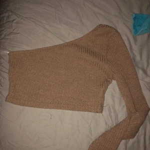 Enkel tröja🤍 - Tröja från shein, bra skick. Som ny, använd ett fåtal ggr. Säljer pga för stor🦋