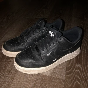 Nike skor  - Säljer mina Nike skor då jag inte använder dom längre, inga skador eller liknande på dom alls! 💞