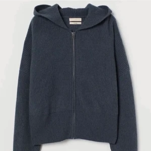 kashmir kofta - funderar på att sälja min populära kashmir kofta ifrån HM då den knappt kommer till användning. storlek xs men funkar även som s. som ny i skicket. BUDA! frakt tillkommer🤎 DIREKTKÖP 1200kr