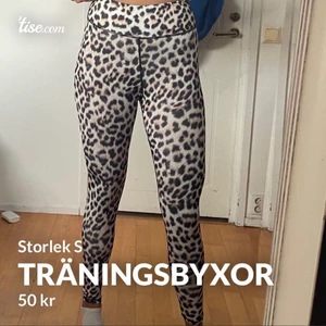 Tränings tights  - coola tränings tights  Storlek s men passar även M