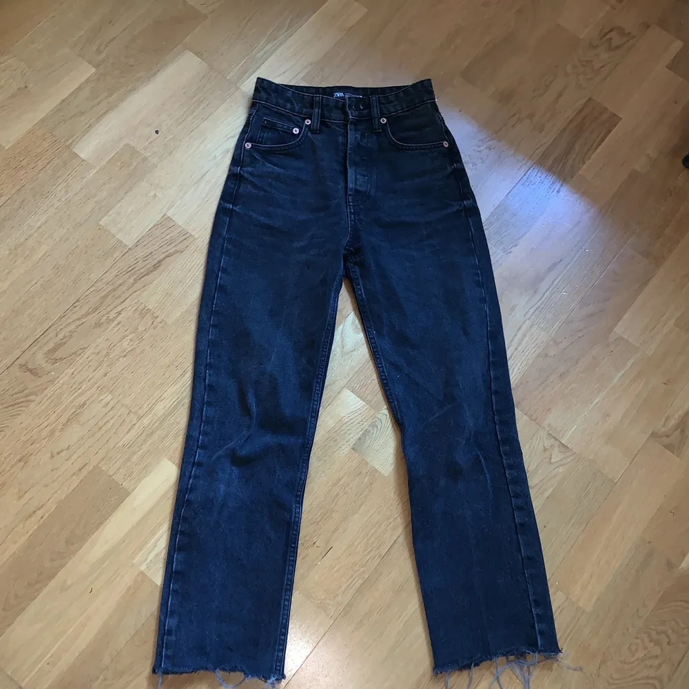 Säljer min super fina jeans från zara! (Köpare betalar frakt). Jeans & Byxor.