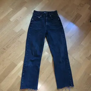 Säljer min super fina jeans från zara! (Köpare betalar frakt)