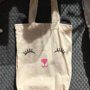 Söt liten katt tygpåse - Tyg påse med katt ansikte på. Inte använd. En påse för småbarn 