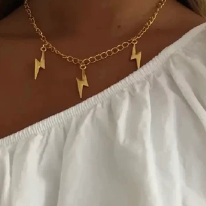 Halsband  - Super fina handgjorda halsband! 80kr (frakten är inkluderad i priset). Finns likadana inne med silver. Hör av er vid intresse eller funderingar💓☺️