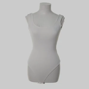 SÖKER - Letar efter den här vita bodyn från Maja Nilsson Lindelöfs kollektion tillsammans med Gina Tricot, storlek S eller XS 😊 Hör gärna av er om ni har den eller vet någon som säljer en! 