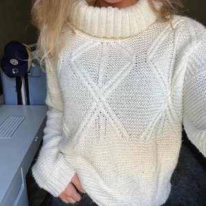 Stickad tröja  - Säljer denna stickade tröja som knappt är använd 👕