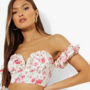 Crop top från Boohoo - Supersöt crop top från Boohoo. Lappar kvar, aldrig använd. 