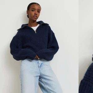 Sjukt snygg slutsåld tröja med dragkedja - Tänkte kolla intresse på min helt nya oanvända stickade tröja! med lappar kvar! Den är mörkblå (första bilden) i strl M men passar perfekt på en S också. Helt slutsåld i flera färger och i den blåa ända från xxs-l. Därför är jag endast intresserad av bud över 400. Kontakta mig vid frågor o liknande!💕 är inte helt hundra på om jag ska sälja men kom gärna med förslag!