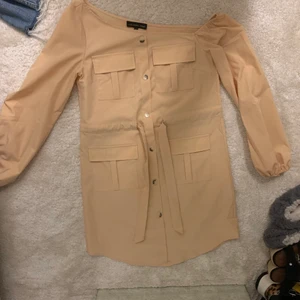 Klänning  - Super gullig klänning ifrån love&other things. Använd 1 gång. Storlek XS