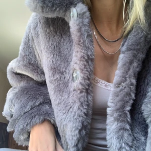 Fake pälsjacka - Underbar pälsjacka | grymt skick, jätteskön | köparen står för frakt 🤍