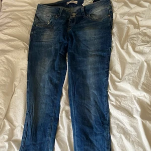 straight leg jeans - straight leg jeans som inte kommer till användning + är för stora