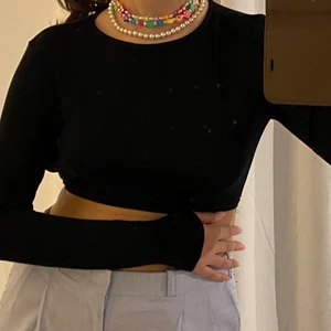 Svart tröja med öppen rygg - Reserverad!! ❌ Superfin svart tröja med öppen rygg! Så härlig till sommaren☀️ Strl s/m, har vanligtvis s/m. Köparen står för frakt💕 Hör gärna av dig ifall du har några frågor☺️ 