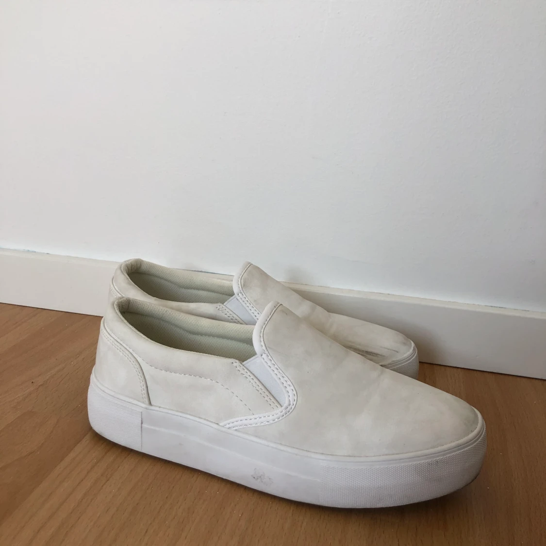Vita skor från NA-KD i storlek 38