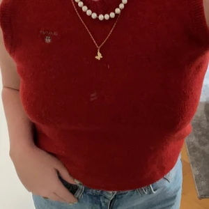 Gant väst  - Snygg röd väst från gant :)