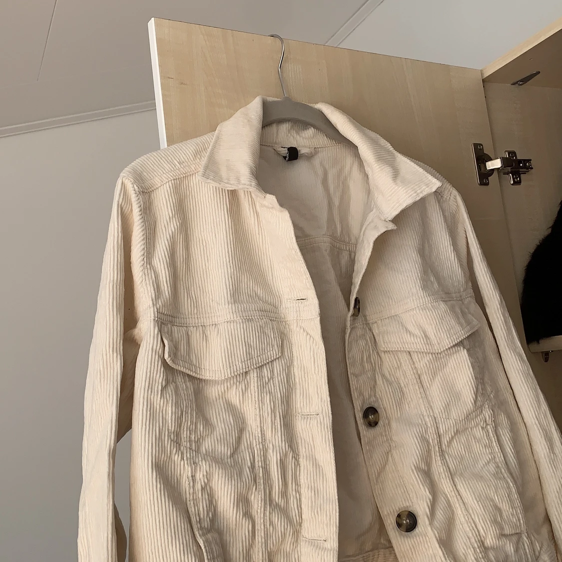 Beige/vit jacka  - 90