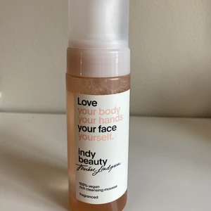 Tre olika hudvårds produkter - Tre fina oanvända ansikts produkter. Som säljs för ett bra pris. 1=79 2=20 3=49