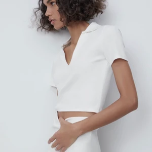 Ribbad tröja - Säljer denna superfina toppen från zara då den tyvärr inte kommer till användning, aldrig använd, lägger upp igen då köparen inte svarar! :) 