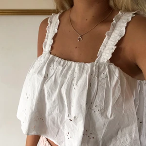 Volangtopp  - Superfin volangtopp som är helt oanvänd! Den passar till allt och är så najs till sommaren 💕💕 köparen står för frakten