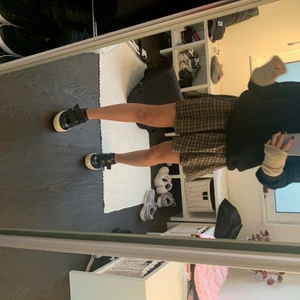 Rutig kjol - En trendig rutig kjol som jag använt väldigt få gånger , köpt i Italien💕🙌🏻