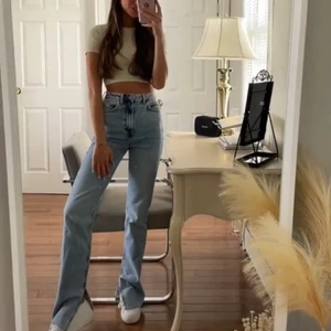 Zara Jeans - Säljer dessa Zara jeans i den ljusblå färgen, använda 1 gång men är tyvärr för stora för mig. 🌟 Tar bud 🌟 