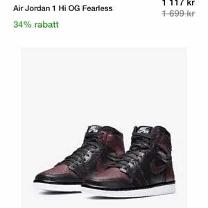 Air Jordan 1 Hi Og Fearless bra skick jättefin Storlek 43 och Nypris 1700 och är använda några gånger har haft dem ca 1 år 