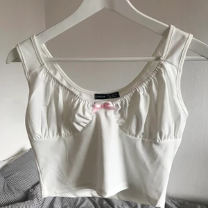 Linne med rosett  - Aldrig använd! 