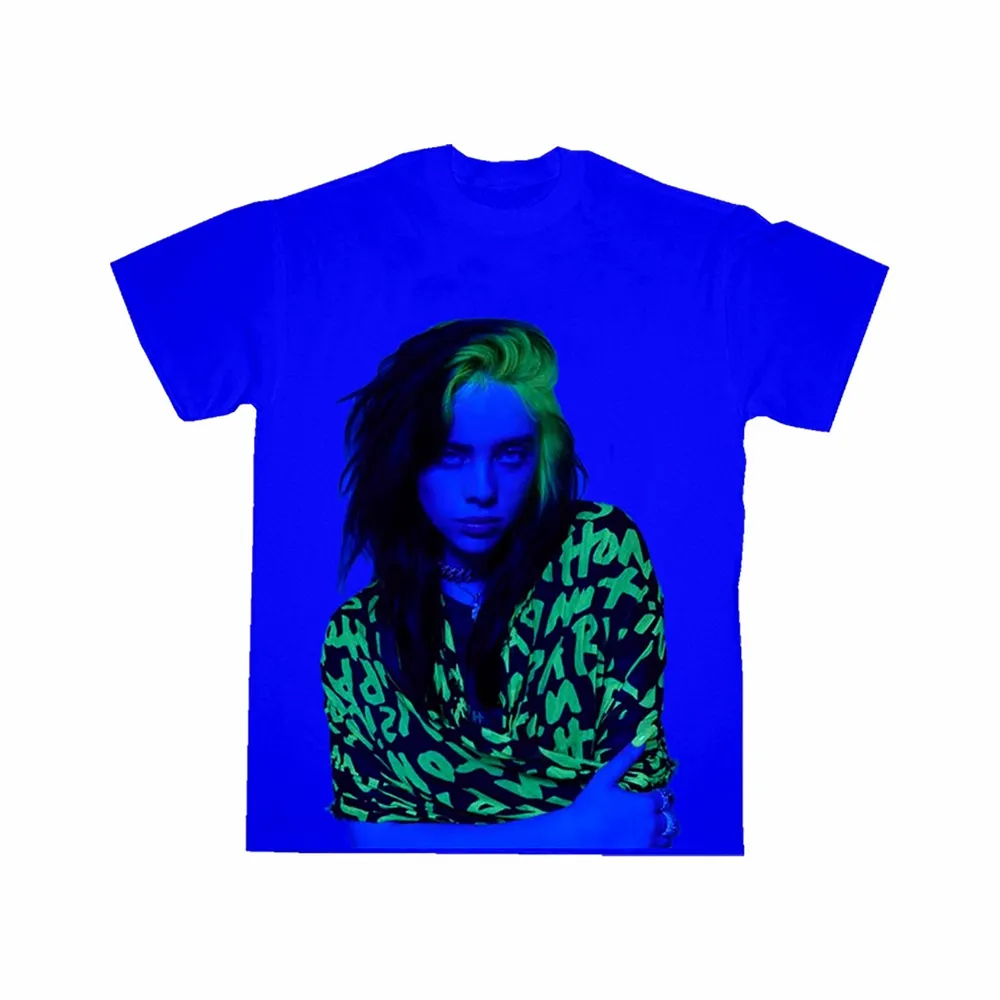 Billie eilish blue photo tee, köpt online💙 endast testad en gång men💙 fri frakt. T-shirts.