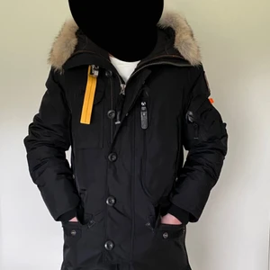 Parajumpers kodiak extra small - Denna jackan är xs men passar också s och sitter bra köpt för 11000 på sea life kvitto finns med