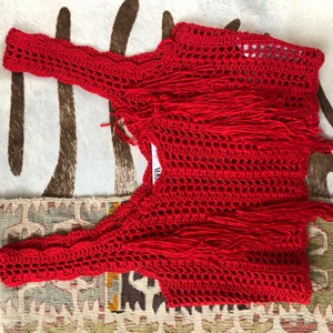 Sommar linne  - Hej! Jag säljer ett oanvänt linne från Zara (: mycket fint men passar inte riktigt min stil ❤️