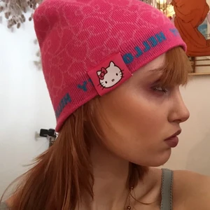 Y2k Hello Kitty mössa - Söt rosa hello Kitty mössa som passar ett normalstort huvud, kan mötas upp i Stockholm <3