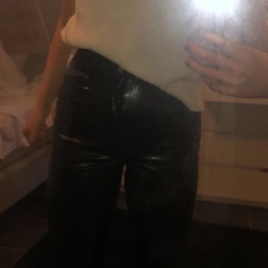  läderbyxor stolek 36 - Ett par läderbyxor från hms egna märke. Nästan helt nya