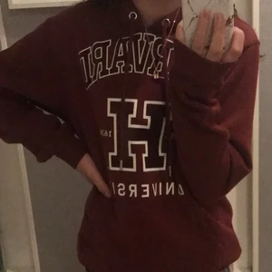 Hoodie  - En fin hoodie från hm köpte den för 250kr och är i bra skick. Den är i storlek xs/s. Säljer den för 80kr