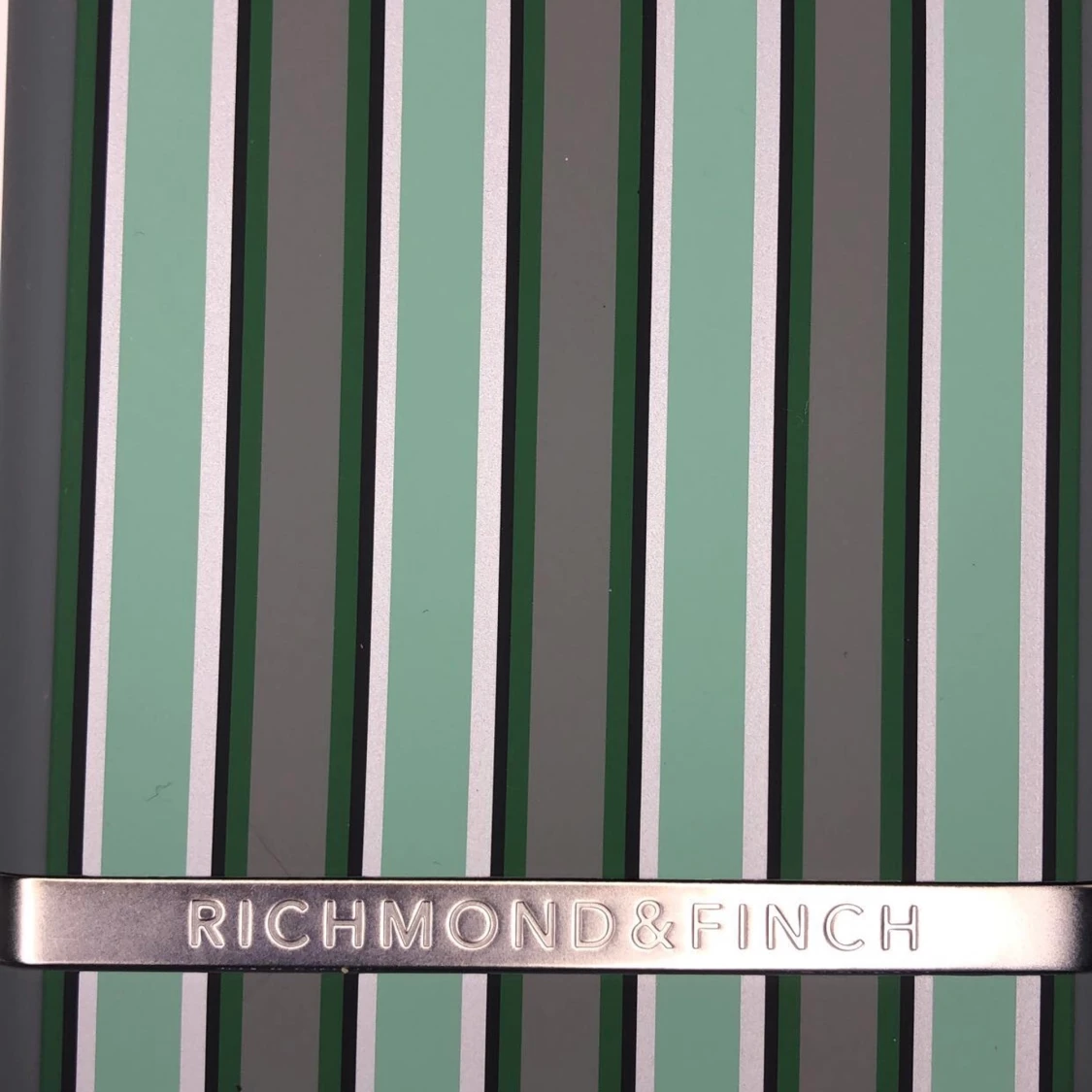 Jätte fint randigt skal har aldrig använt☺️ - 91