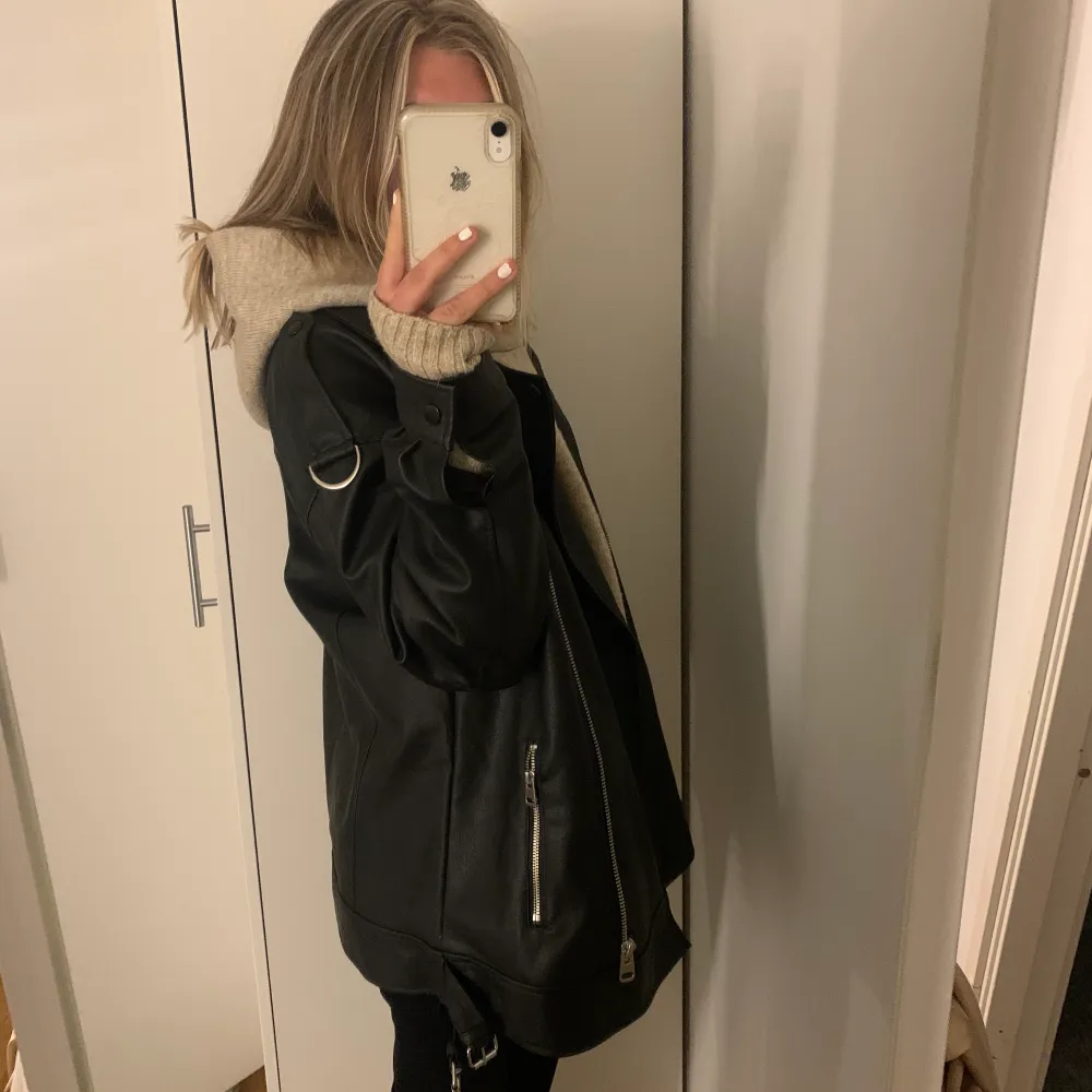 Oversized skinnjacka från Missguided. Endast använd 1 gång så i nyskick!. Jackor.