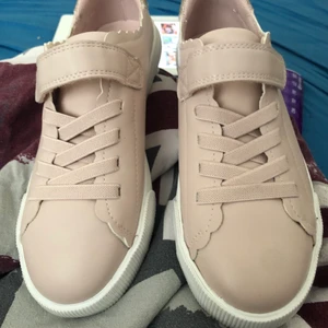 Skor  - Den är stor i storleken 