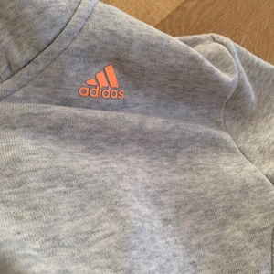 Adidas tröja - Stl xs