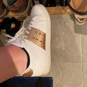 Skor - Snygga skor i bra skick! Storlek 36 skriv för fler bilder💞