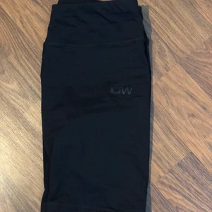 Cykelshorts ICANIWILL M svart - Biker shorts svarta storlek M. Endast testade. Säljs pga fel storlek. Nypris 499