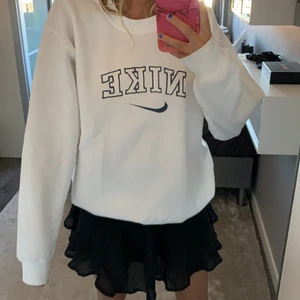 NIKE tröja - Jättefin NIKE sweatshirt som bara är använd fåtal gånger. Pris går att diskutera 