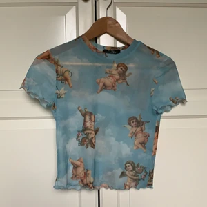 Toppar - OBS!! FÖRSTA TRÖJAN SÅLD! Söta toppar i mesh. Första från bershka, andra från kappahl och sista från zara. Alla är i stl S, 40kr st + frakt